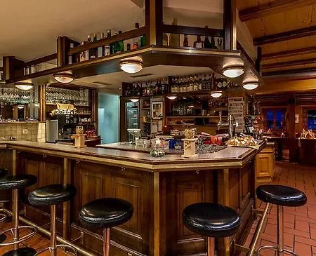 فندق Restaurant Waldhaus لوكباد