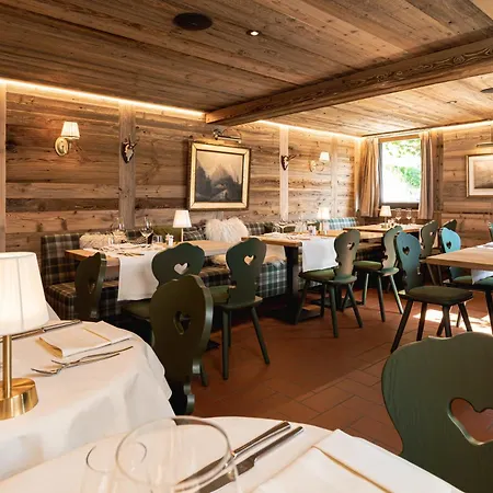 ホテル Restaurant Waldhaus 3*