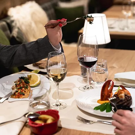 레스토랑 발트하우스 호텔 로이커바드