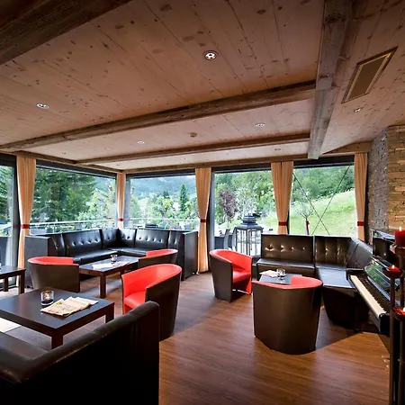 ホテル Restaurant Waldhaus ロイカーバード